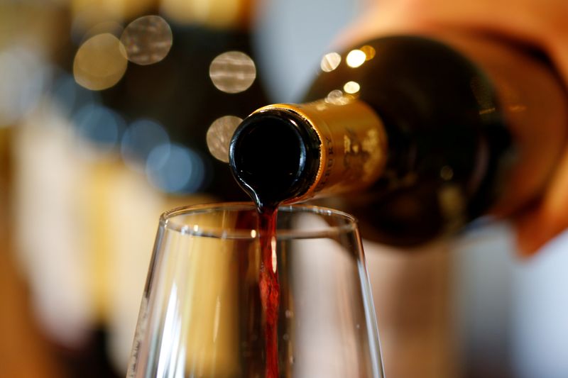 &copy; Reuters. FILE PHOTO: French red wine is poured into a glass at Chateau du Pavillon in Sainte-Croix-Du-Mont,