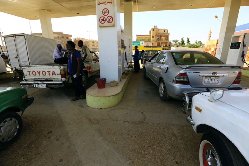 &copy; Reuters. السودان يرفع أسعار الوقود لمثليها بأثر فوري