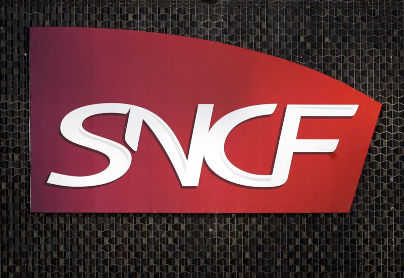 © Reuters. LA SNCF BOUCLE UN EMPRUNT RECORD DE 2 MILLIARDS D’EUROS SUR 30 ANS