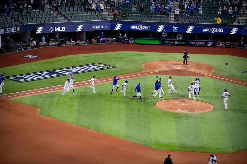 © Reuters. MLB: World Series-Tampa Bay Rays at Los Angeles Dodgers