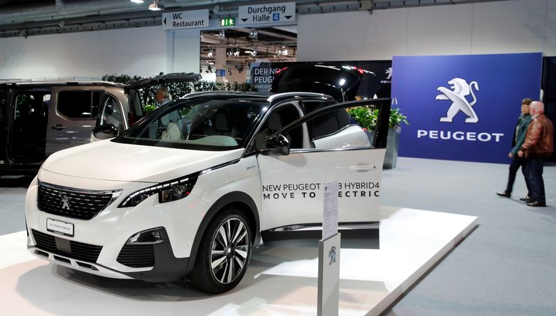 © Reuters. PSA SIGNE UN RETOUR À LA CROISSANCE POUR SA DIVISION AUTOMOBILE AU TROISIÈME TRIMESTRE