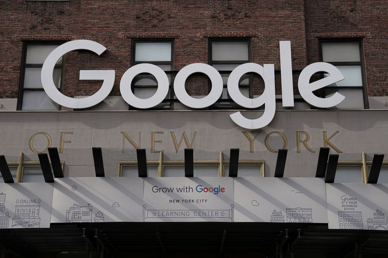 &copy; Reuters. Insegna di Google su un edificio nel quartiere Manhattan di New York City