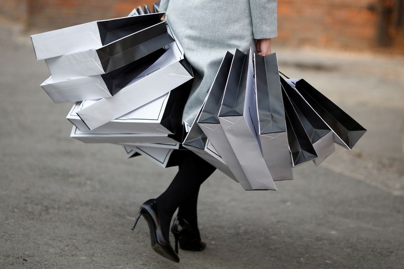 &copy; Reuters. FILE PHOTO: A staff member carries bags at China Fashion Week in Beijing