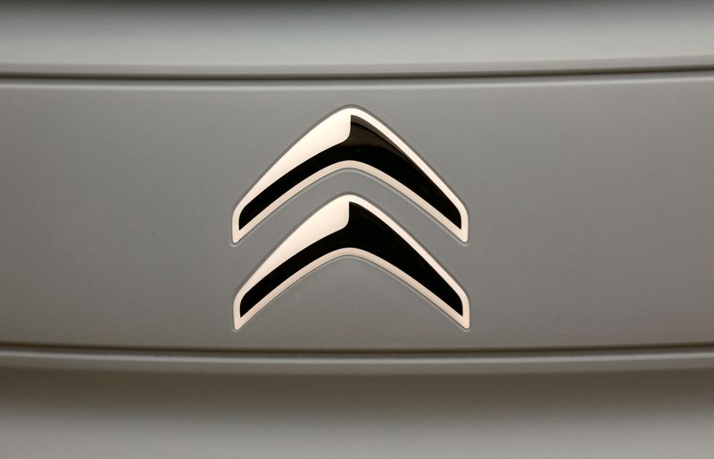 &copy; Reuters. Logo Citroen, del gruppo Psa, su una nuova auto elettrica AMI
