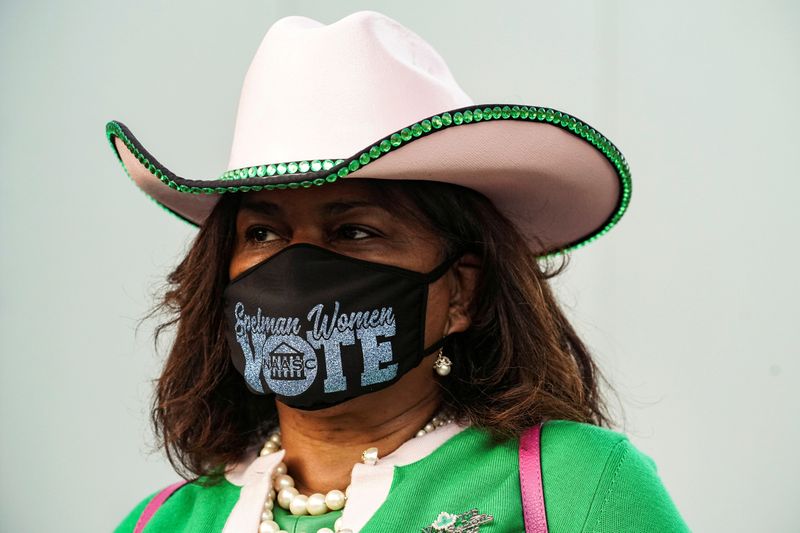 &copy; Reuters. FILE PHOTO: Early voting begins in Texas