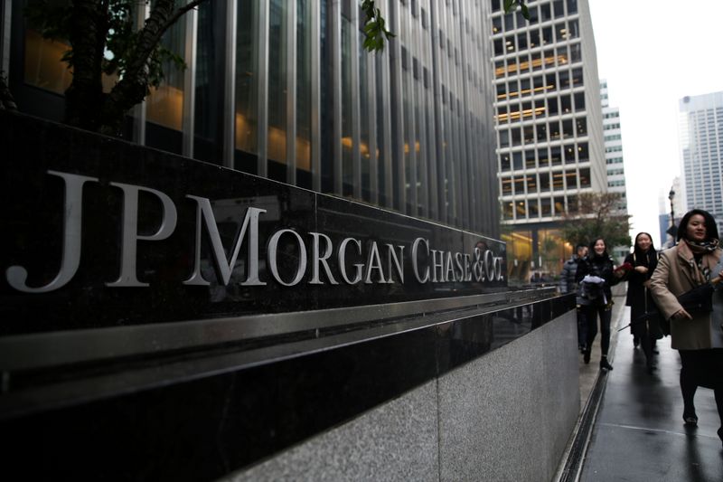 &copy; Reuters. FILE PHOTO: A sign of JP Morgan Chase Bank is seen in front of their headquarters tower in New York