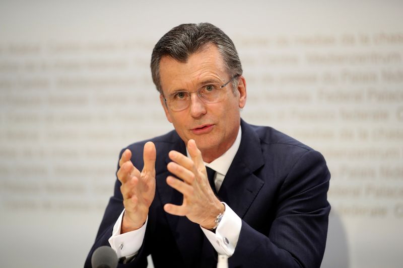 &copy; Reuters. Philipp Hildebrand speaks during a news conference, in Bern