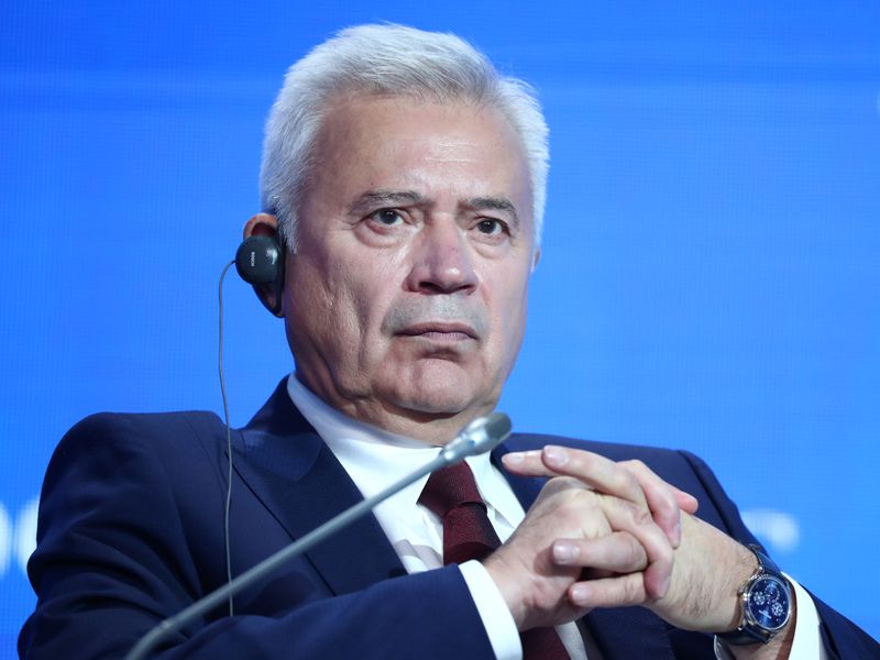 © Reuters. Russia's Lukoil Chief Executive Vagit Alekperov attends the Energy Week International Forum in Moscow