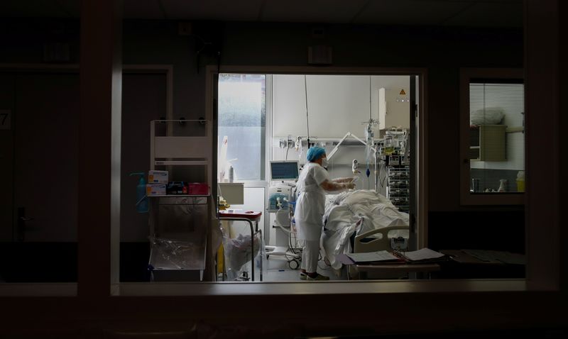 © Reuters. Hospital francês recebe pacientes com Covid-19 durante segunda onda do novo coronavírus na Europa
