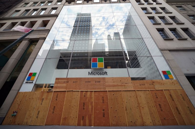 &copy; Reuters. The Microsoft store is pictured in the Manhattan borough of New York City