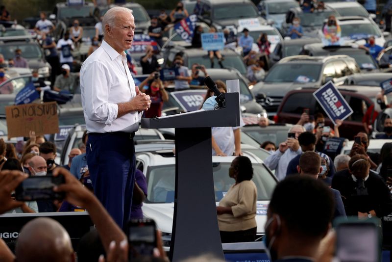 &copy; Reuters. FILE PHOTO: Democratic U.S. presidential nominee Biden campaigns in Georgia