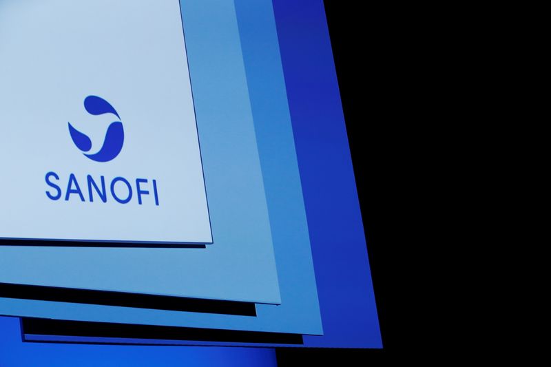 &copy; Reuters. FILE PHOTO: A logo of Sanofi is pictured during the company&apos;s shareholders meeting in Paris