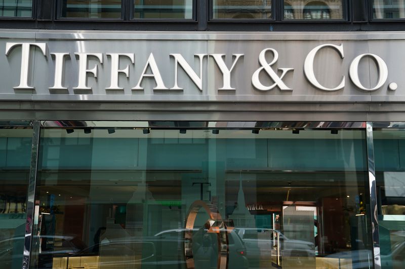 © Reuters. ACCORD TIFFANY-LVMH POUR RÉDUIRE LE PRIX D'ACHAT DE L'AMÉRICAIN