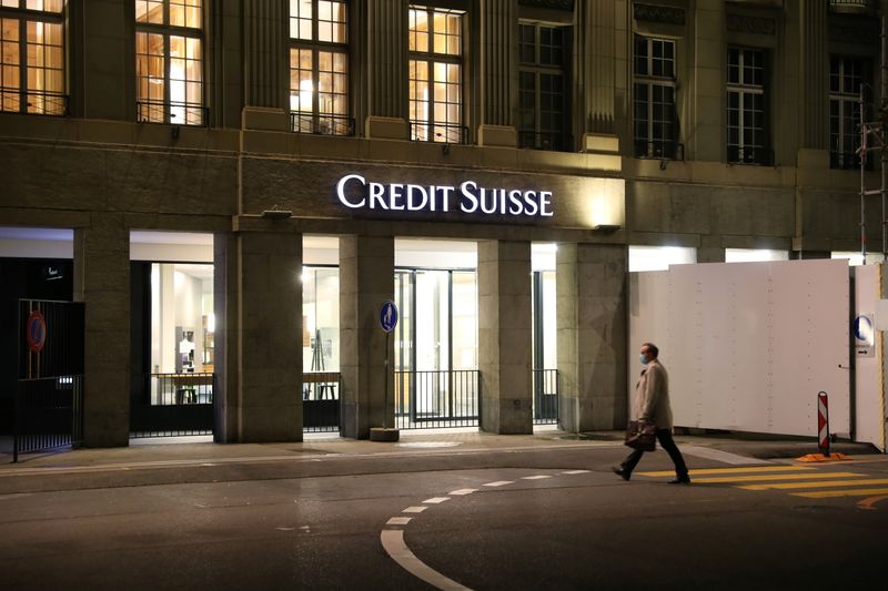 &copy; Reuters. Il logo di Credit Suisse presso una filiale della banca svizzera a Berna