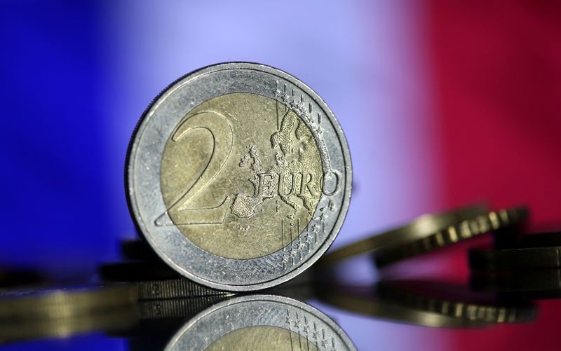 © Reuters. FRANCE/CORONAVIRUS: 20 MILLIARDS D'EUROS POUR