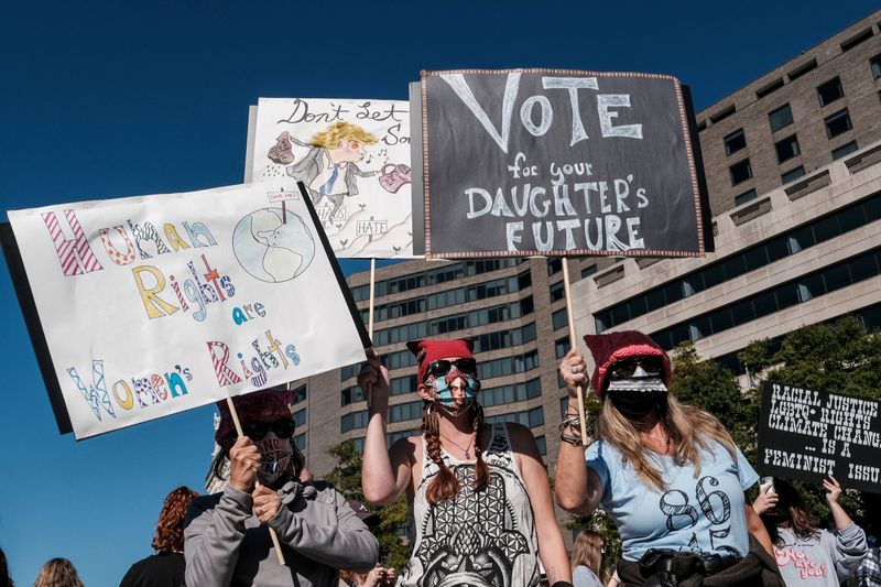 &copy; Reuters. FILE PHOTO: Women’s March activists participate in a nationwide protest against U.S. President Donald Trump&apos;s decision to fill the seat on the Supreme Court.