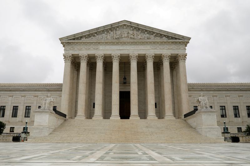 &copy; Reuters. FILE PHOTO: FILE PHOTO: The Supreme Court of the United States is seen in Washington, D.C.