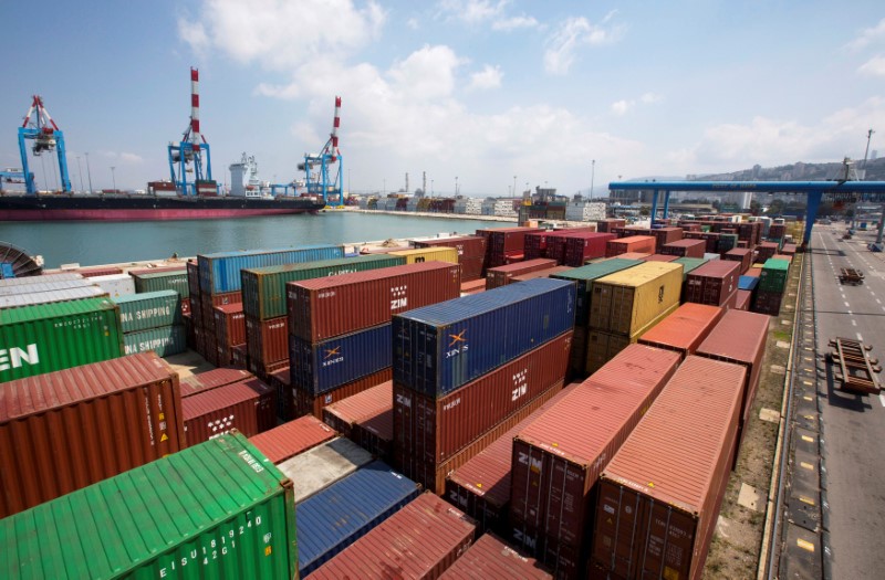 &copy; Reuters. أحواض السفن الإسرائيلية وموانئ دبي العالمية تقدمان عرضا مشتركا في خصخصة ميناء حيفا
