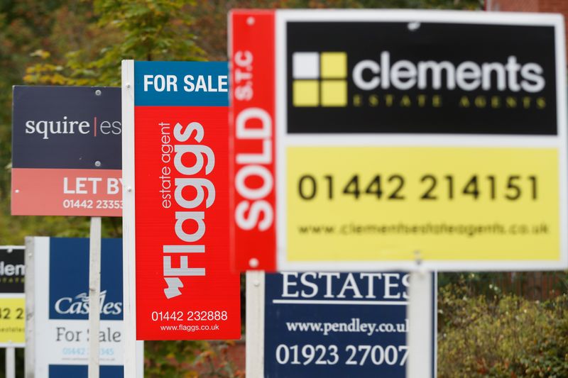 &copy; Reuters. Estate agents&apos; boards are displayed, amid the spread of the coronavirus disease (COVID-19), in Apsley, Hertfordshire