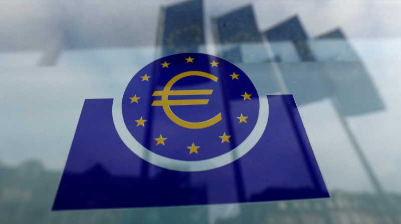 &copy; Reuters. Il logo della Banca centrale europea a Francoforte
