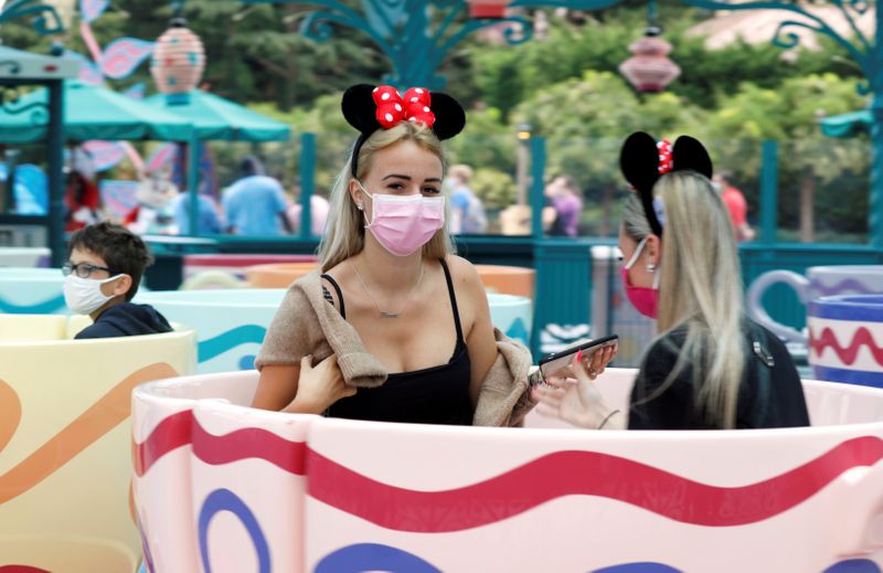 &copy; Reuters. Disneyland Paris re-open doors to the public