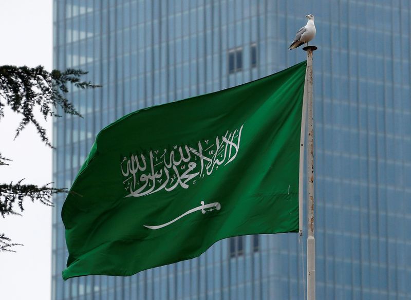 © Reuters. A Saudi flag flutters atop Saudi Arabia's consulate in Istanbul