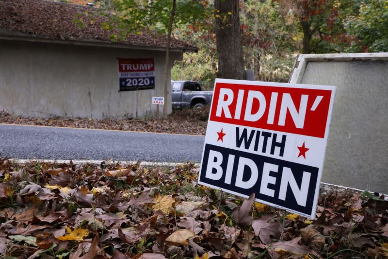 © Reuters. Pennsylvania voters in the final days before the 2020 U.S. Presidential election