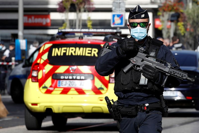 &copy; Reuters. مصادر: المشتبه به التونسي في هجوم فرنسا هو إبراهيم العويساوي