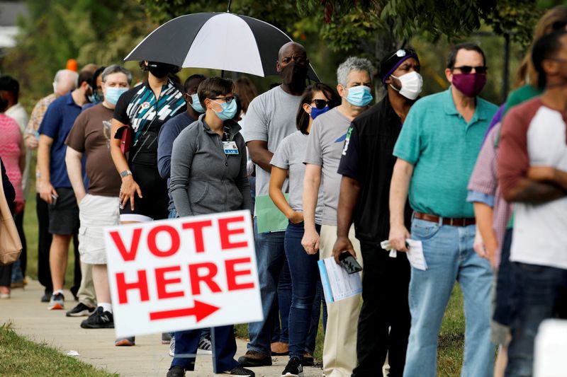 &copy; Reuters. 米大統領選、期日前投票8000万人超　100年ぶりの高投票率も