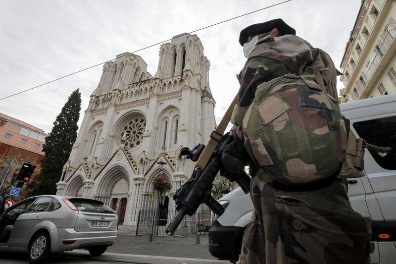 &copy; Reuters. الادعاء الفرنسي: مهاجم الكنيسة كان يحمل بطاقة هوية تابعة للصليب الأحمر الإيطالي