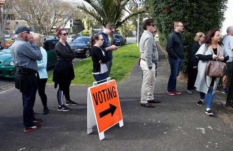 &copy; Reuters. FILE PHOTO: Voters wait outside a polling station at the St Heliers Tennis Club during the general election in Auckland