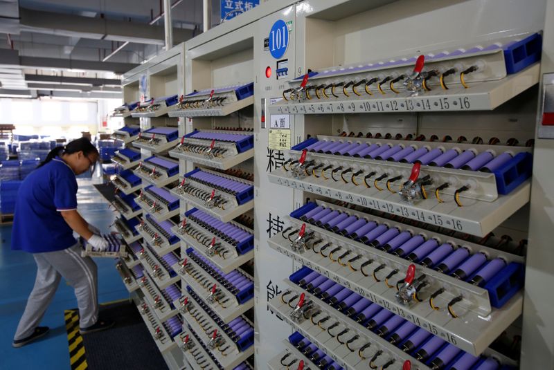&copy; Reuters. FILE PHOTO: Batteries for electric vehicles are manufactured at a factory in Dongguan