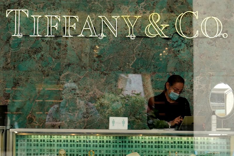 &copy; Reuters. FILE PHOTO: FILE PHOTO: A Tiffany &amp; Co. store is pictured in the Manhattan borough of New York City