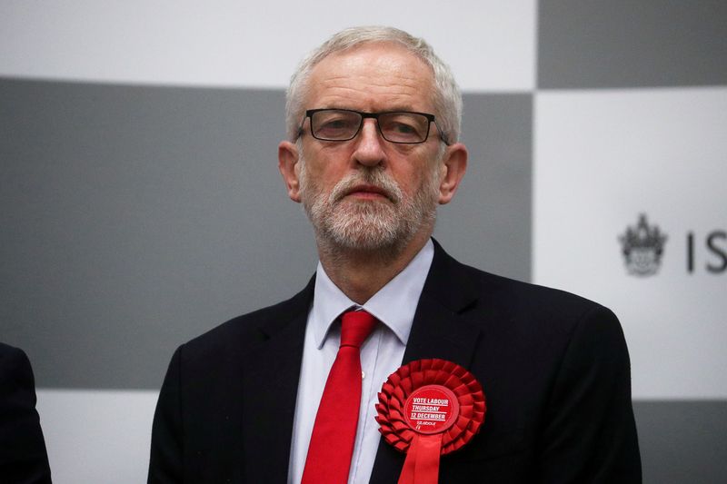© Reuters. حزب العمال البريطاني يوقف زعيمه السابق كوربين بعد تقرير عن معاداة السامية
