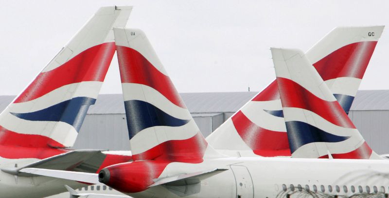 &copy; Reuters. FILE PHOTO: British Airways aircraft stationary on the tarmac of London&apos;s Heathrow Airport in west London