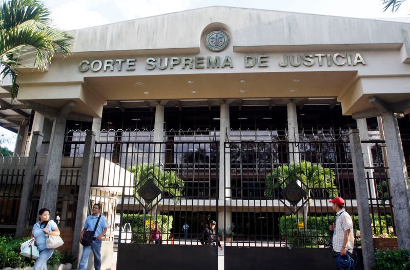 &copy; Reuters. FOTO DE ARCHIVO: La Corte Suprema de Justicia de El Salvador, en San Salvador