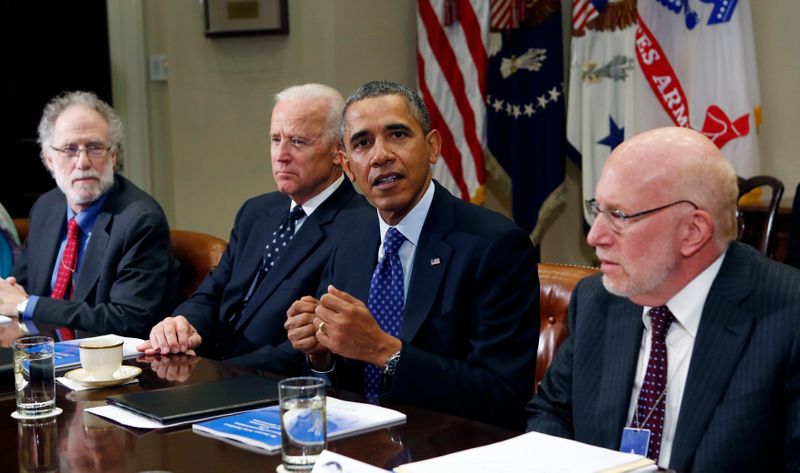 © Reuters. Obama meets with members of the Presidential Commission on Election Administration at the White House in Washington