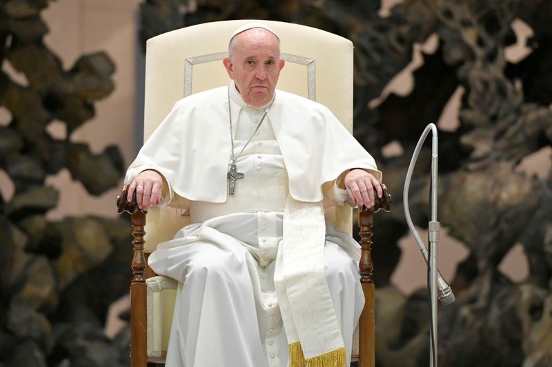 &copy; Reuters. البابا فرنسيس يتعهد بمحاربة الفساد لكنه يتوقع معركة صعبة