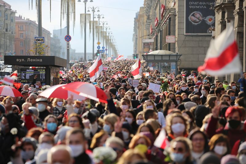 &copy; Reuters. Belarusian opposition supporters hold a rally in Minsk