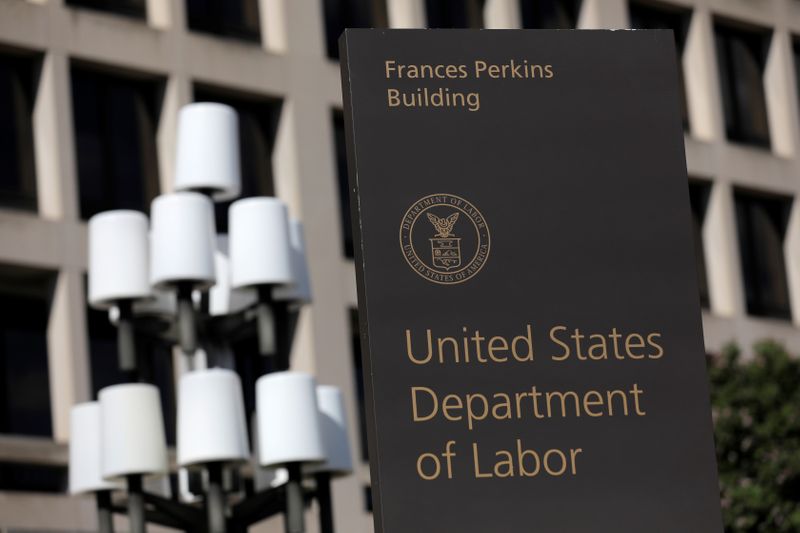 © Reuters. The United States Department of Labor is seen in Washington, D.C., U.S.