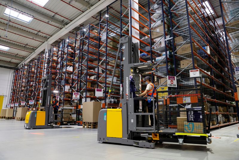 © Reuters. FILE PHOTO: A look inside France Amazon's expanding operations