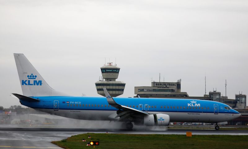 &copy; Reuters. A KLM Boeing 737 plane lands at Tegel airport in Berlin