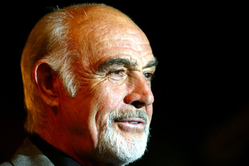 &copy; Reuters. FILE PHOTO: British actor Sean Connery arrives for the premiere of his latest film &apos;The League of Extraordinary Gentlemen&apos;, at the Odeon, Leicester Square, London
