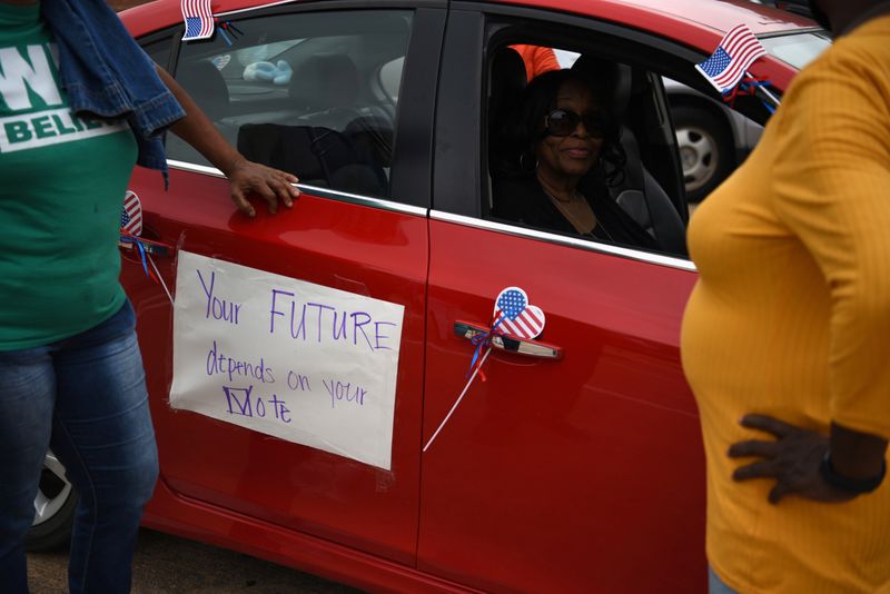 &copy; Reuters. Texans turn out in massive numbers for early voting in Houston