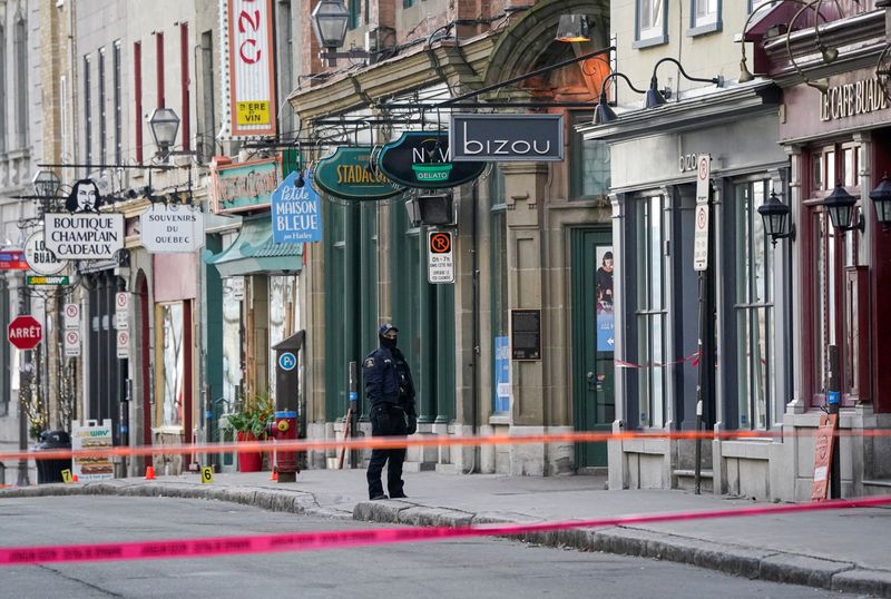 © Reuters. مهاجم يقتل اثنين ويصيب خمسة بسيف في كيبيك بكندا والشرطة تنفي دافع الإرهاب