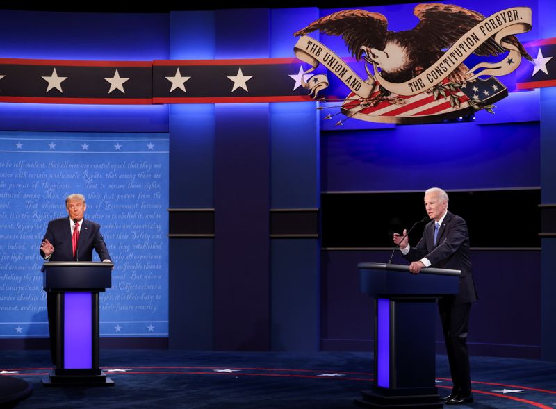 &copy; Reuters. FILE PHOTO: President Trump and Democratic presidential nominee Biden participate in their second debate in Nashville