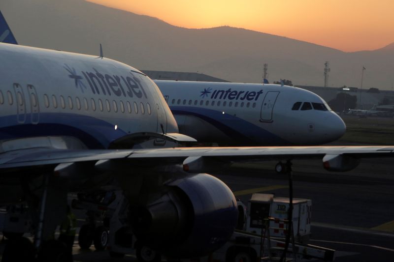 &copy; Reuters. FILE PHOTO: Interjet Airbus A320 aircraft are seen on the tarmac at Benito Juarez international airport in Mexico City