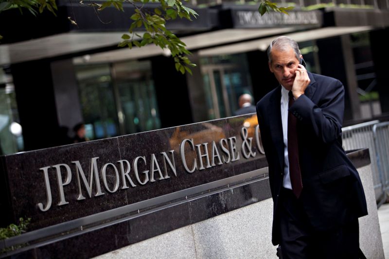 &copy; Reuters. FILE PHOTO: Man walks past JP Morgan Chase&apos;s international headquarters on Park Avenue in New York