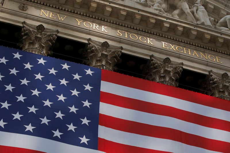 &copy; Reuters. FILE PHOTO: The U.S. flag is seen outside of the New York Stock Exchange (NYSE) in New York City