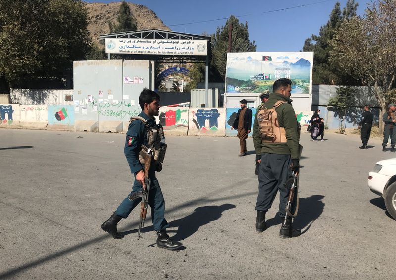 &copy; Reuters. الداخلية الأفغانية: سماع دوي انفجار وإطلاق نار قرب جامعة كابول